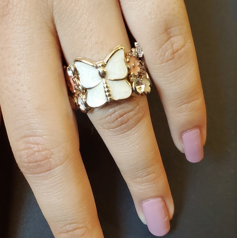 Beautiful strech butterfly and flowers costum ring